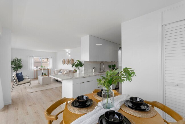 Building Photo - Renovated Unfurnished 2 bedroom, 1.5 bath ...