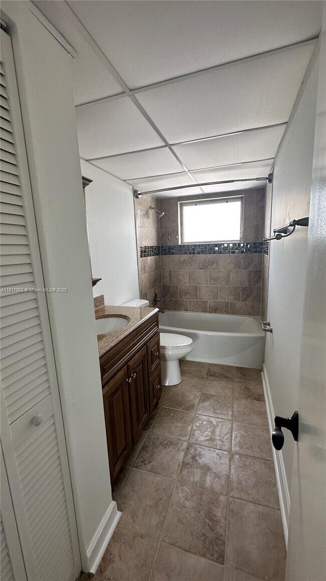 Building Photo - 9359 Fontainebleau Blvd