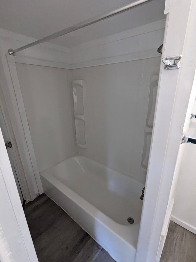 Building Photo - 300 Royal Way