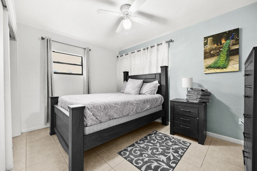 Building Photo - 735 SE 4th Ave