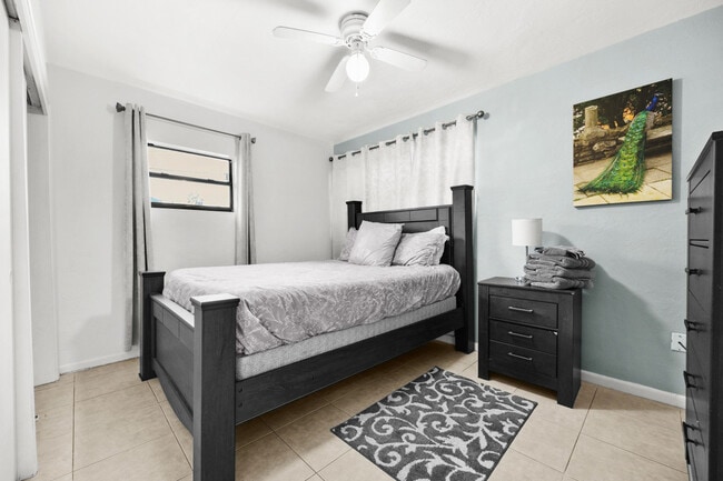 Building Photo - 735 SE 4th Ave