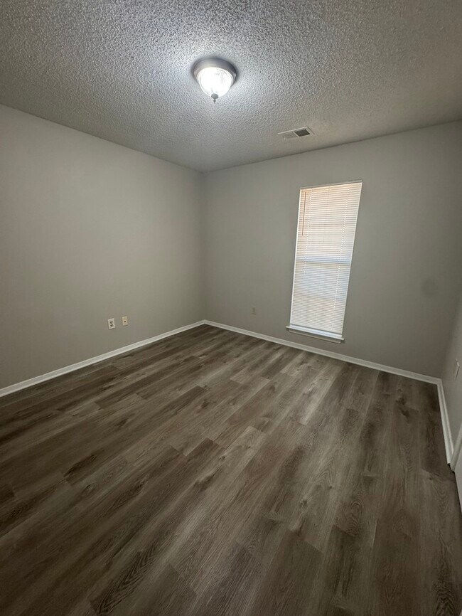 Building Photo - 4217 Brighton Dr