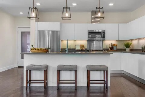 Primary Photo - 218 W Kingsley St