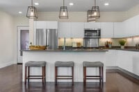 Building Photo - 218 W Kingsley St