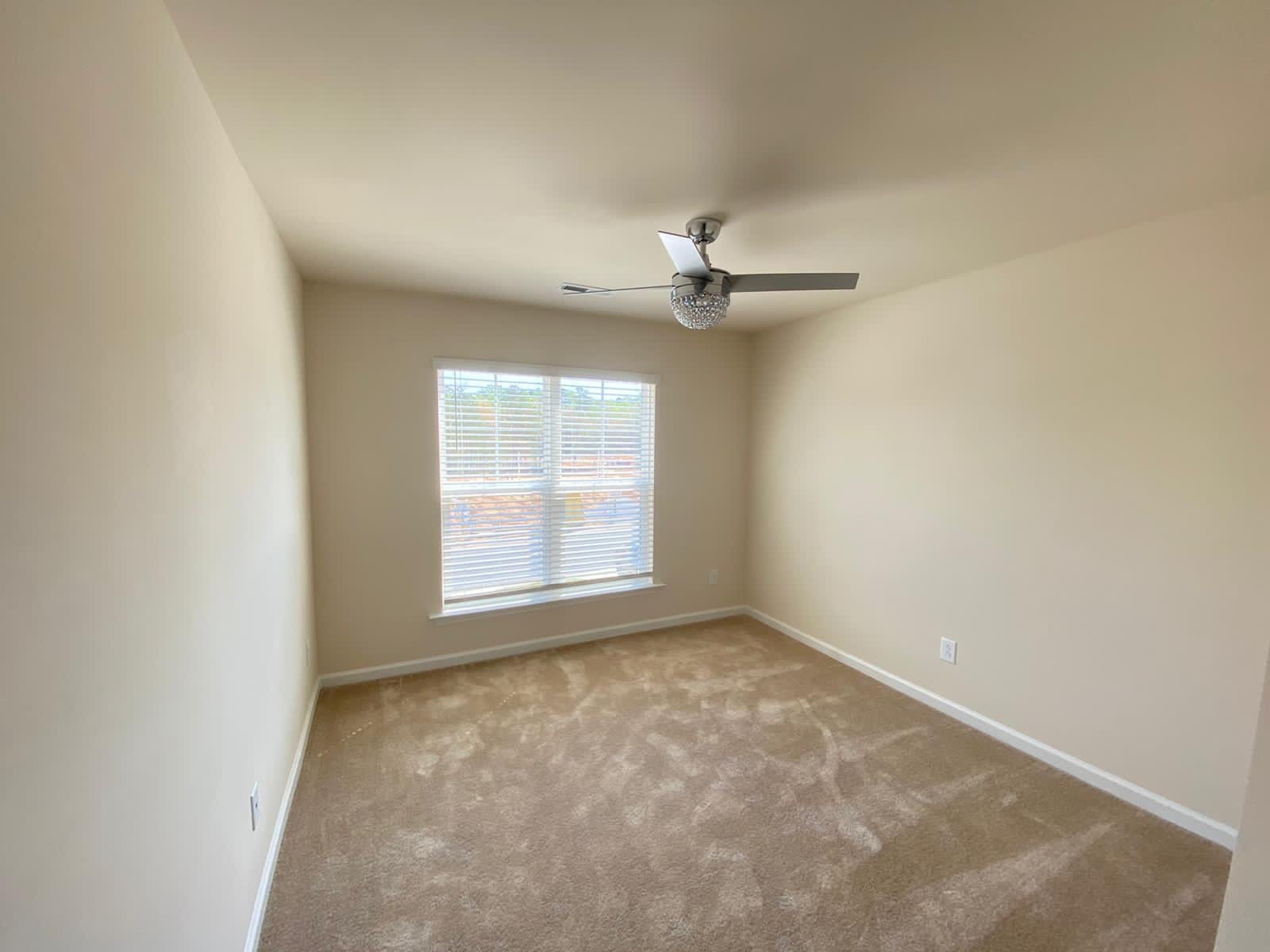 Building Photo - 317 White Oak Ridge Dr