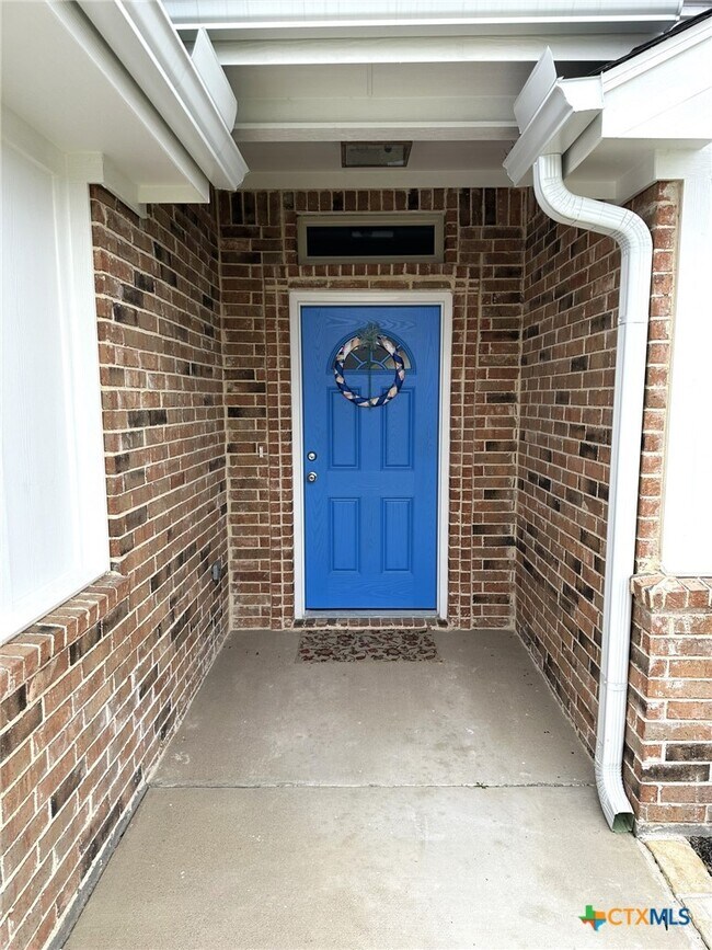 Building Photo - 5202 White Rose Dr