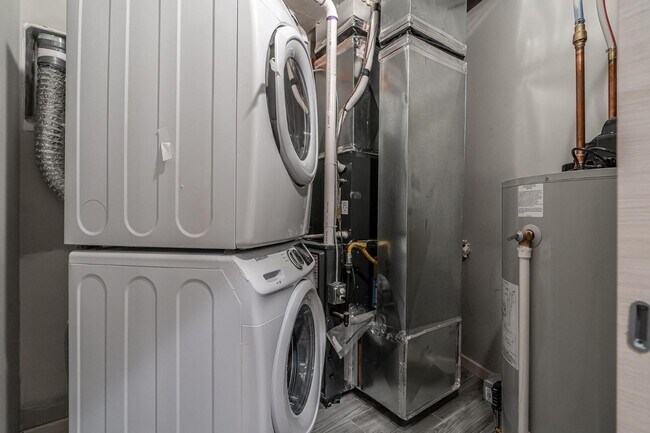 Building Photo - 2045 N College Ave