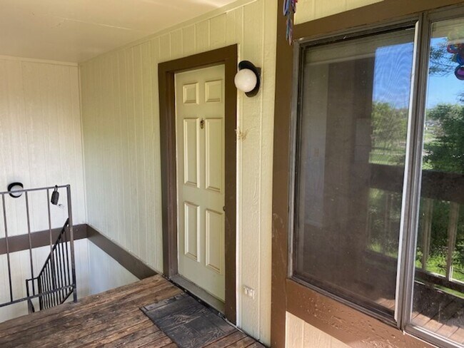 Building Photo - 8783 Chase Dr