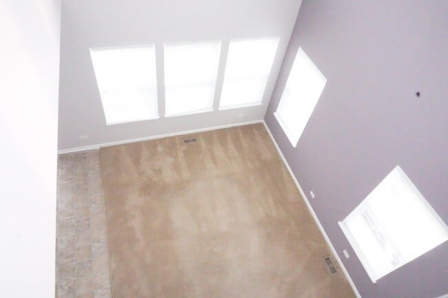 Building Photo - Rare find-3 Bedroom spacious corner unit with Den, 2.5 baths and 2 car garage