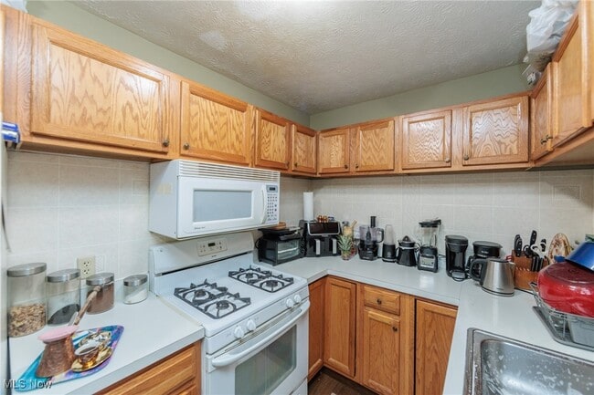 Building Photo - 25735 Lorain Rd