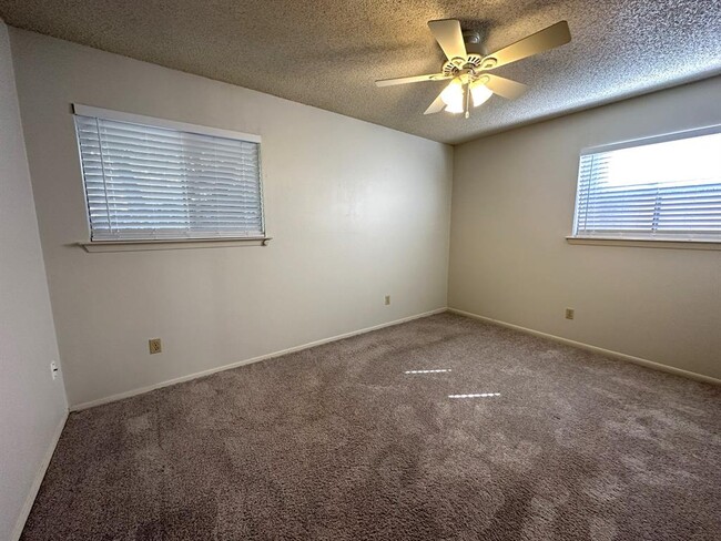 Building Photo - 2314 Farnswood Cir