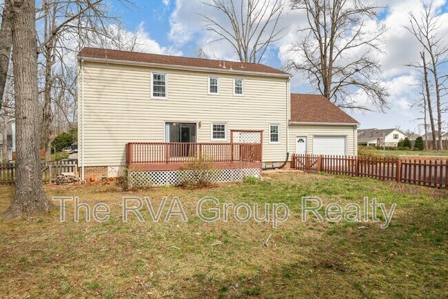 Building Photo - 1601 Lancashire Dr