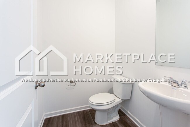 Building Photo - 124 Harpy Dr