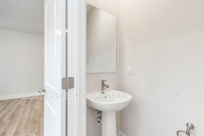 Building Photo - 2273 Marcy Dr