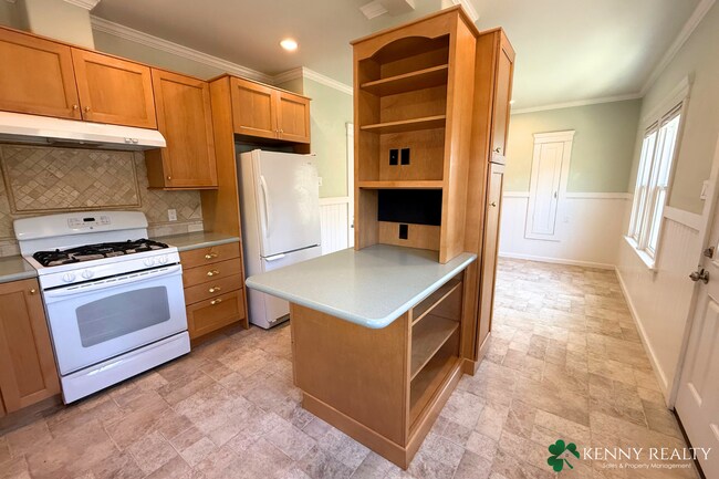 Building Photo - Spacious 3 Bedroom Home in Sign Hill Neighborhood in South San Francisco