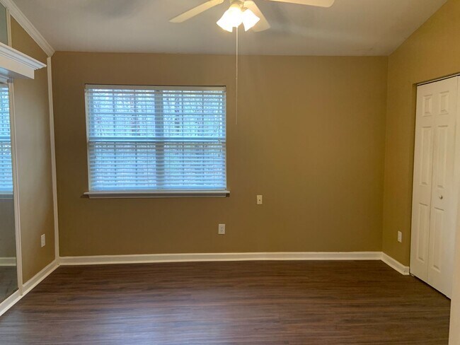 Building Photo - 2 bedroom townhome in Chelsea Commons