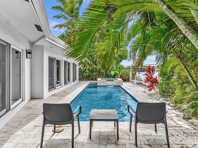 Building Photo - 1640 NE 43rd St