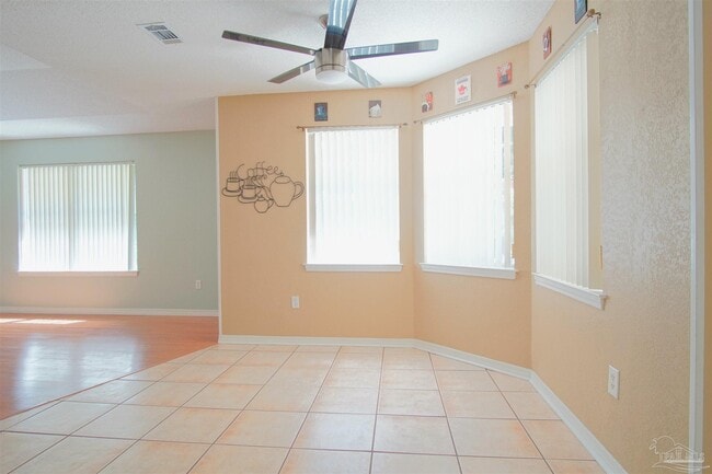 Building Photo - 5947 Grandview Dr