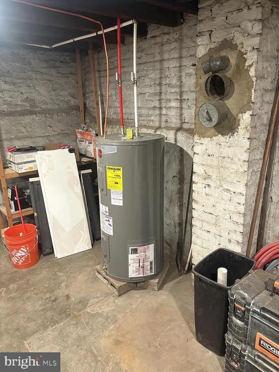 Building Photo - 4462 E Thompson St