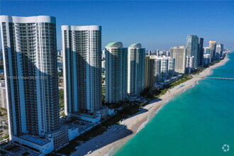 Building Photo - 16001 Collins Ave