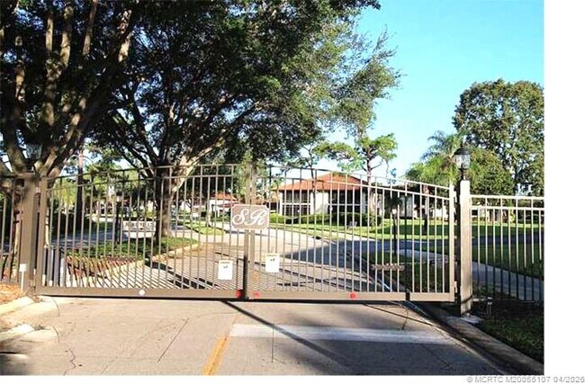 Building Photo - 911 SW South River Dr