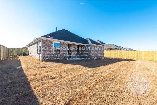 Building Photo - 4476 W Newton Ave