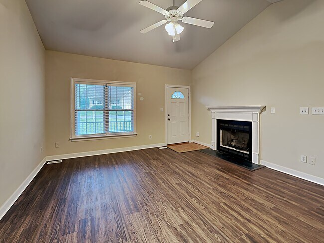 Building Photo - 304 Rose Petal Run