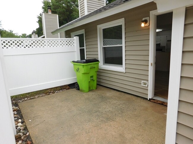 Building Photo - 1522 College Way