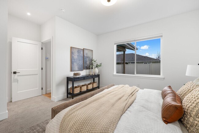 Building Photo - Brand New Luxury Duplex-Top of the line finishes & walking distance to The Village.