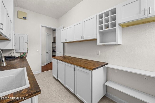 Building Photo - 2904 Marmaris Dr