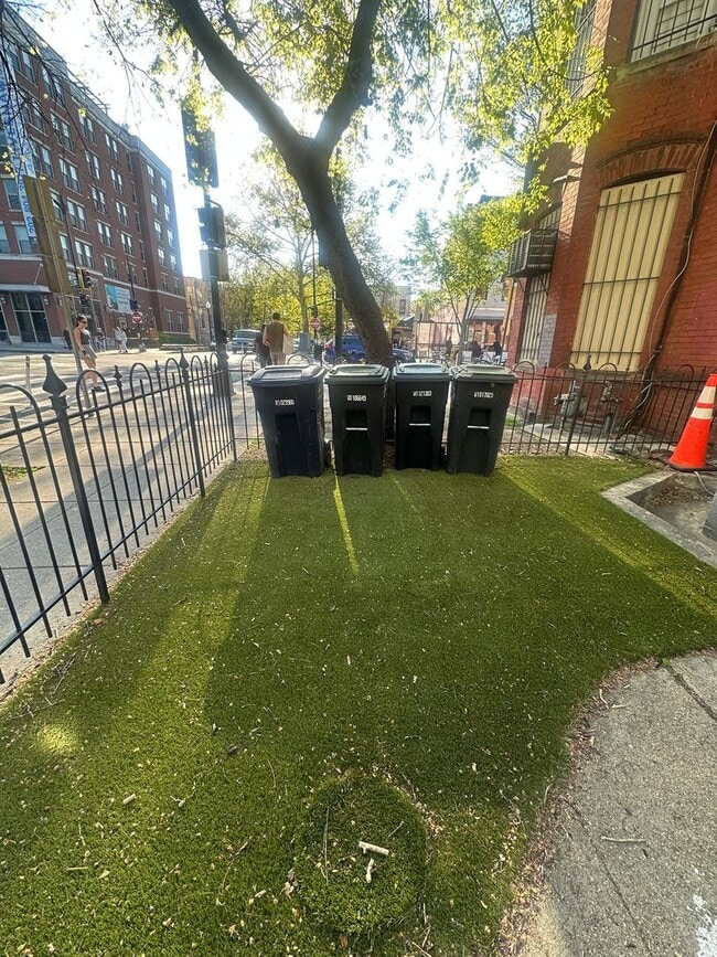 Building Photo - Modern Basement Unti 1 Bedroom/1 Bath, Recently renovated, new stainless steel appliances, floori...