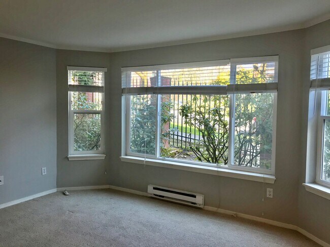 Building Photo - Two Bedroom/Two bath Capitol Hill Condo - ...