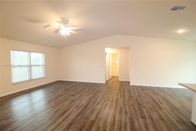 Building Photo - 555 Oakshire Ln