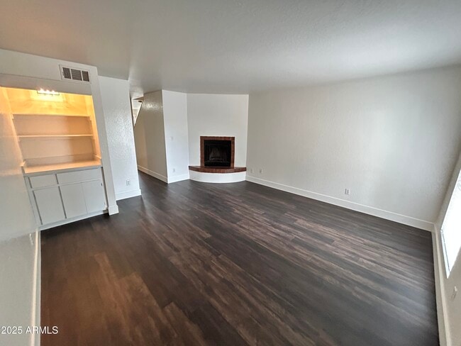 Building Photo - 1702 E Ocotillo Rd