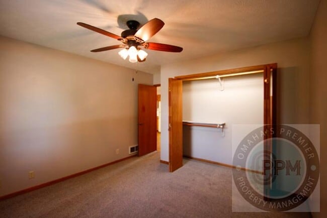 Building Photo - Comfortable 2 Bedroom/ 2 Bathroom Duplex |...