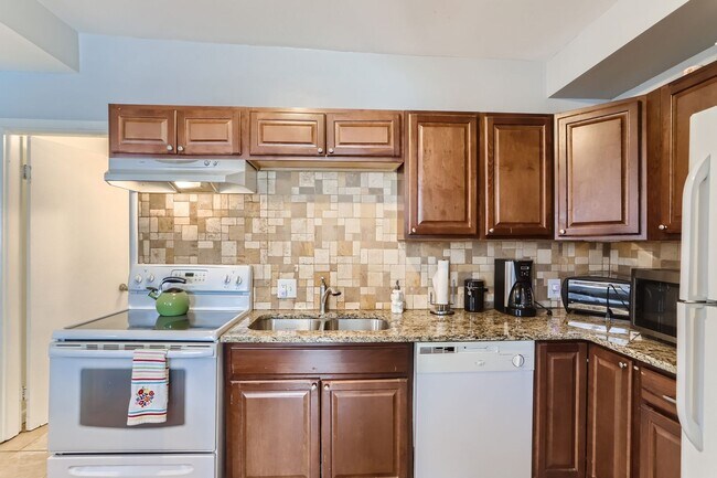 Building Photo - Downtown Tranquility: 2BDR Escape in Lafay...