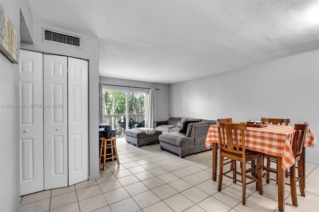 Building Photo - 7400 Miami Lakes Dr