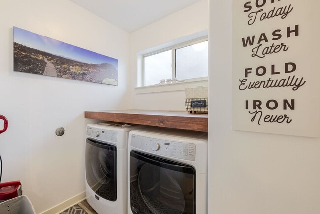 Building Photo - Charming Redmond Craftsman Retreat – Stylish 3-Bed, 3-Bath Home with Community Amenities