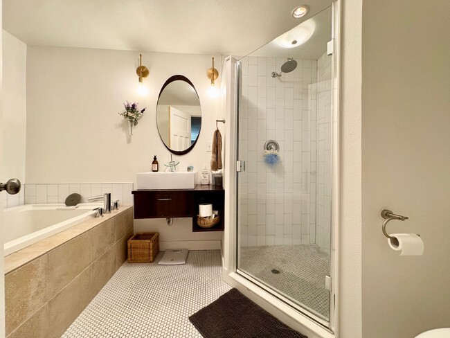 Building Photo - View Ridge Home