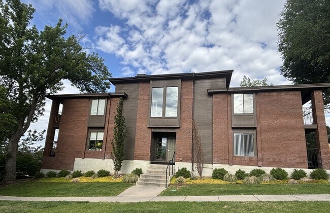 Building Photo - 227 H St