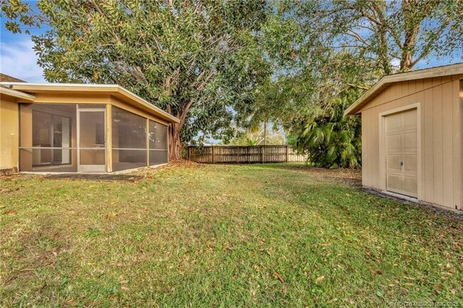 Building Photo - 252 NW Lincoln Ave