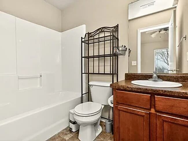 Building Photo - West Des Moines 3 bedroom 2.5 bathroom Townhome for rent!