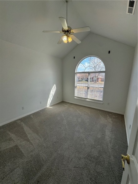 Building Photo - 314 Center Dr