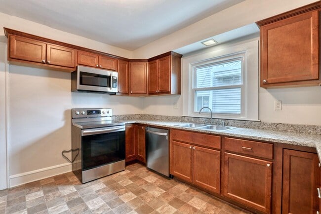 Building Photo - 5113 W Wisconsin Ave