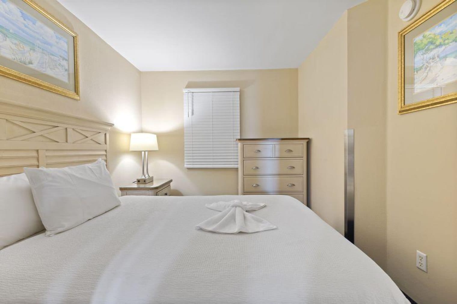 Building Photo - 3548 Alexandria Ave