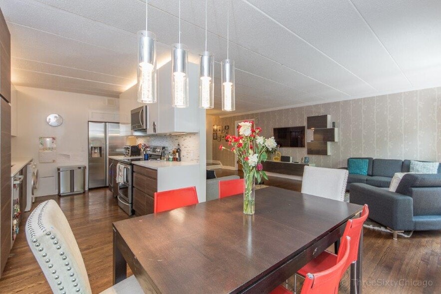 Building Photo - 1153 S Plymouth Ct