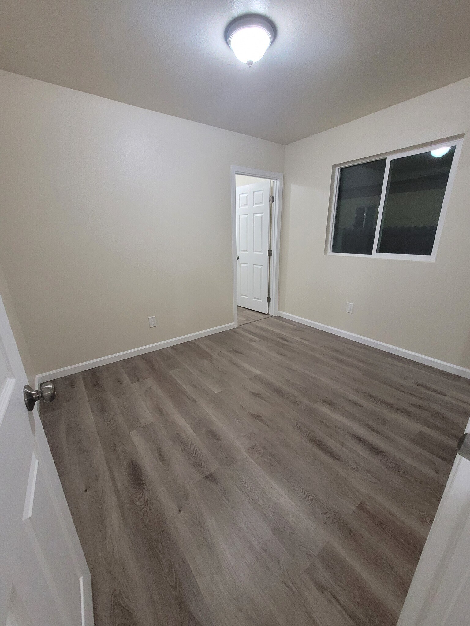 Building Photo - 10702 S Grevillea Ave