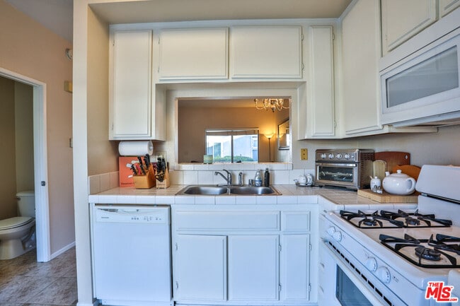 Building Photo - 926 W Philadelphia St