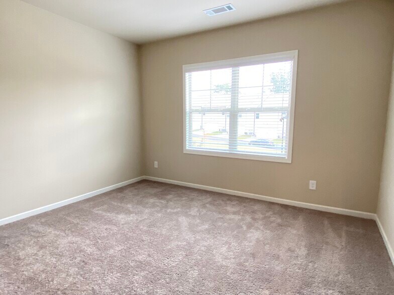Building Photo - 2844 Weyhill Trl