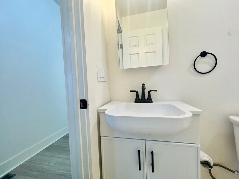 Building Photo - 3218 West St